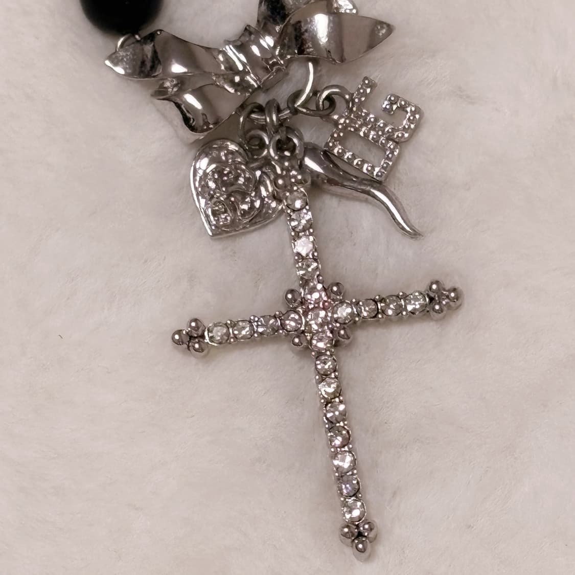 돌체앤가바나 로자리아 한정판 리본 장미 패턴 하트 큐빅 십자가 블랙 초커 상품이미지3