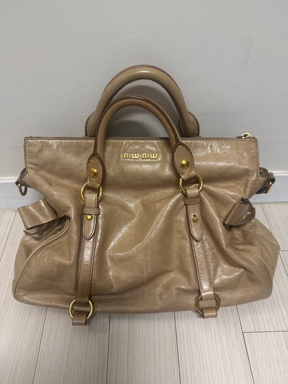 미우미우 사첼백 상품이미지1