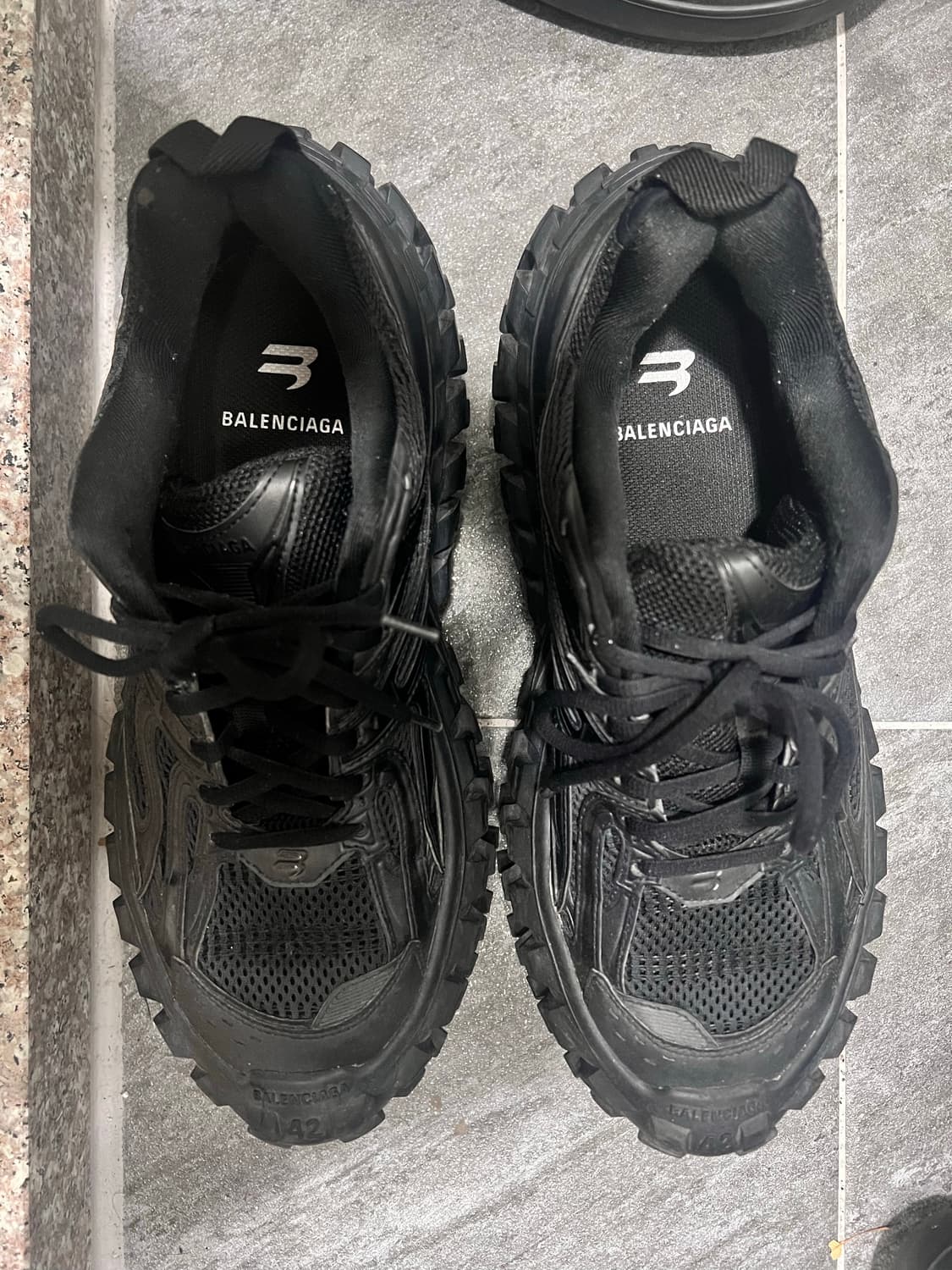 발렌시아가 디펜더 42 상품이미지6