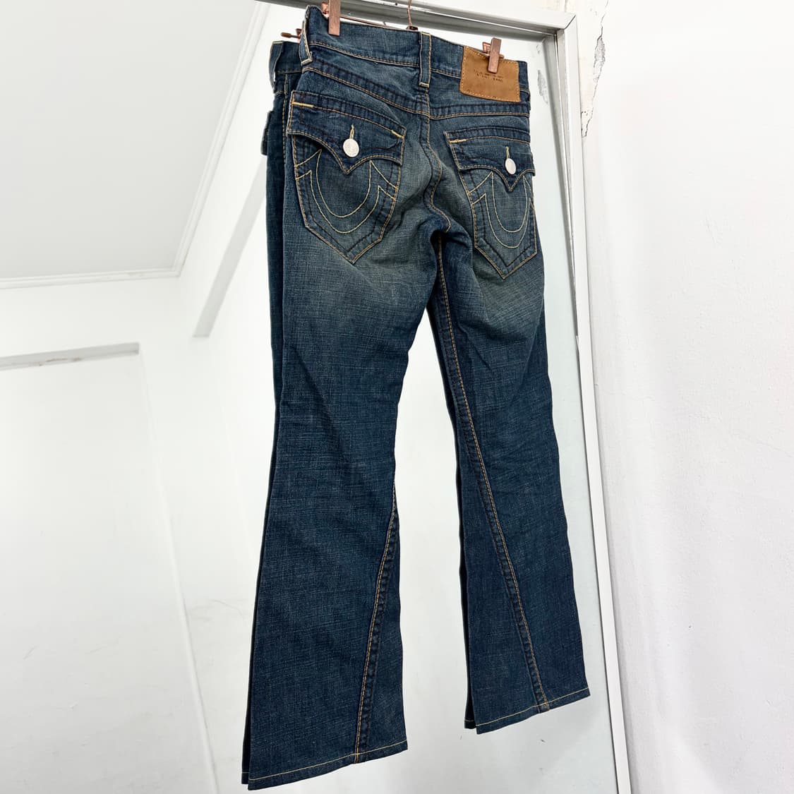 트루릴리전 부츠컷 데님 팬츠 상품이미지4