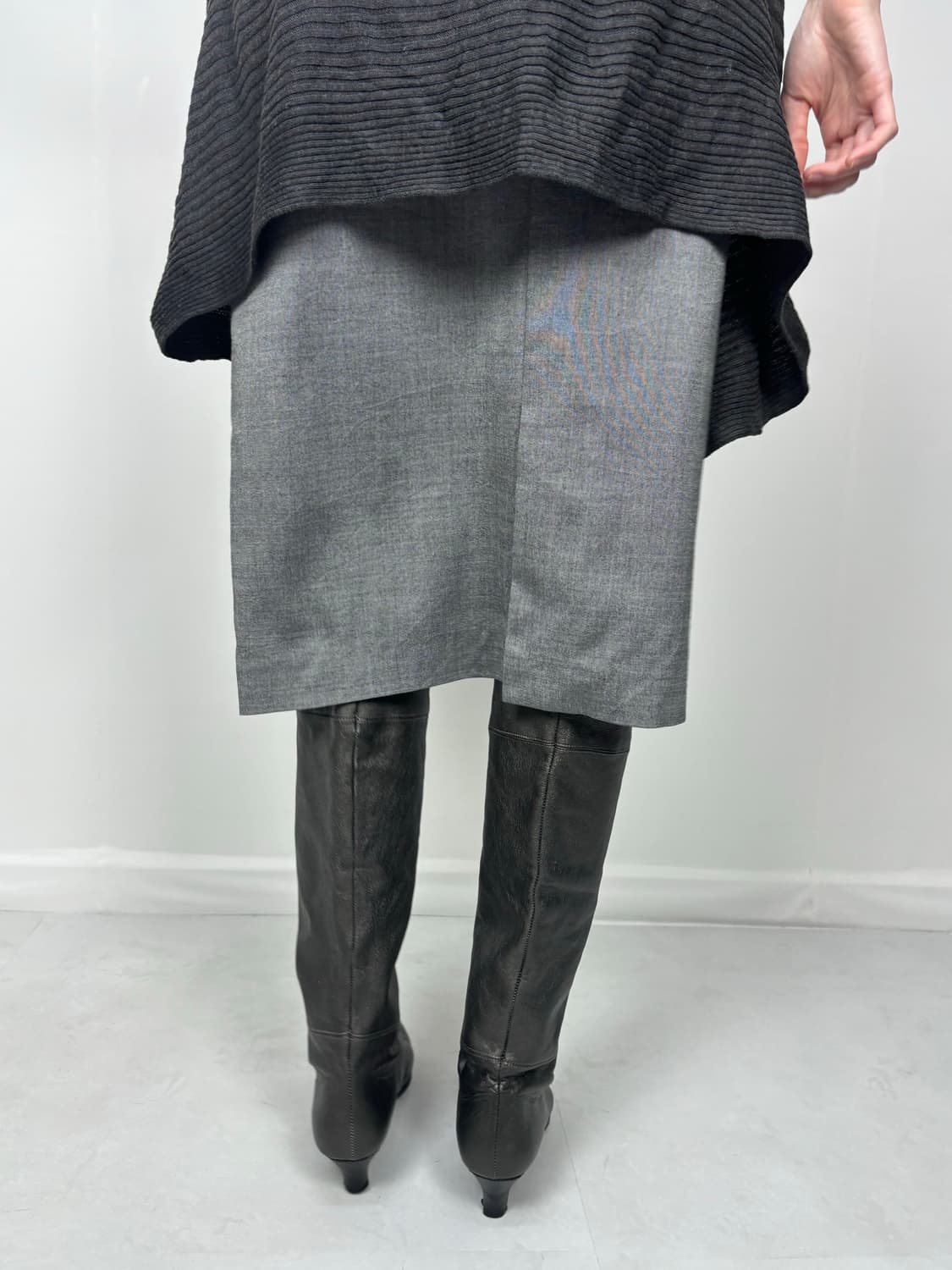 GLOSSY GRAY MIDI SKIRT 상품이미지3