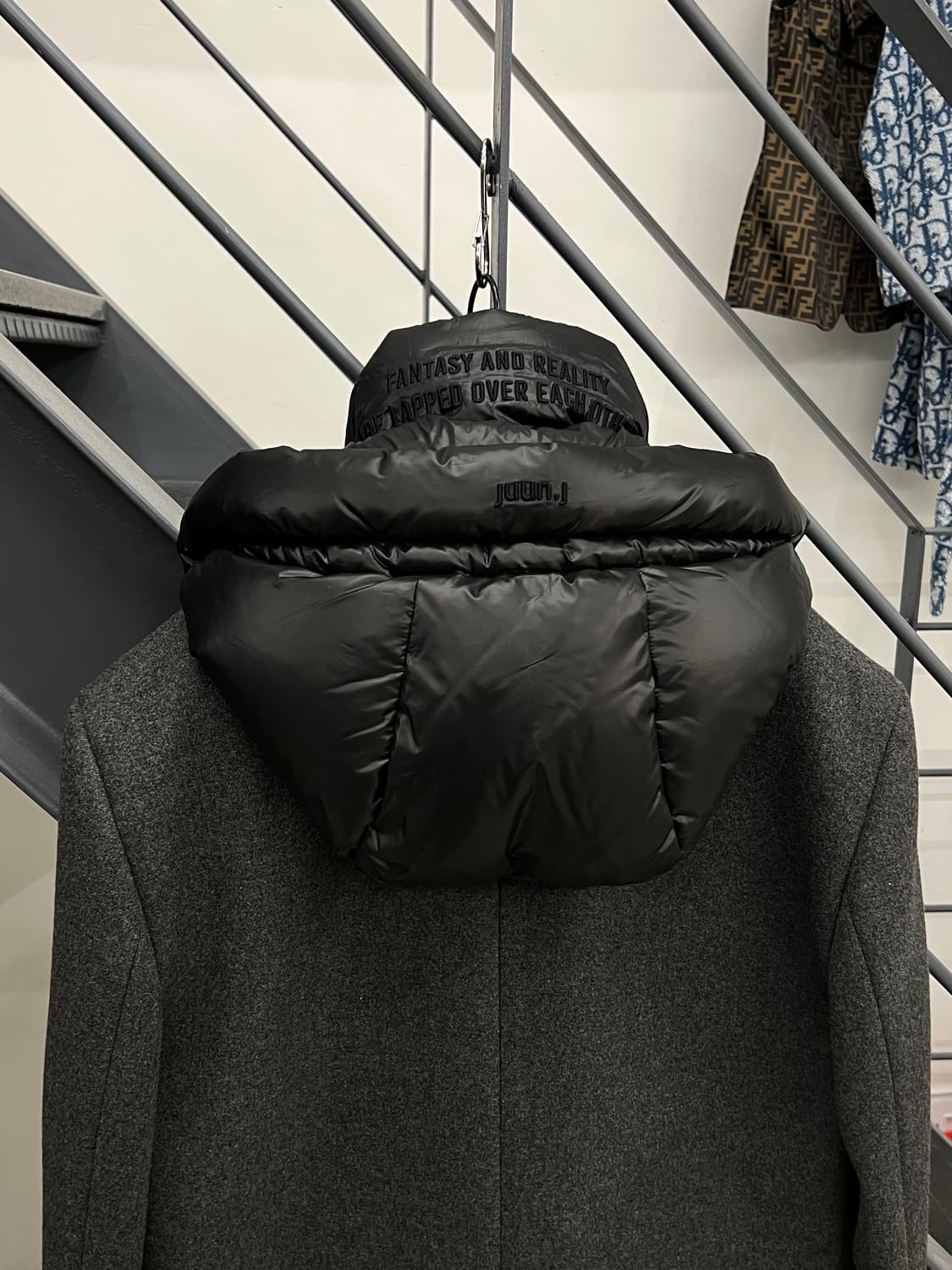 준지 18FW 패딩 레이어드 차콜 롱코트 상품이미지4
