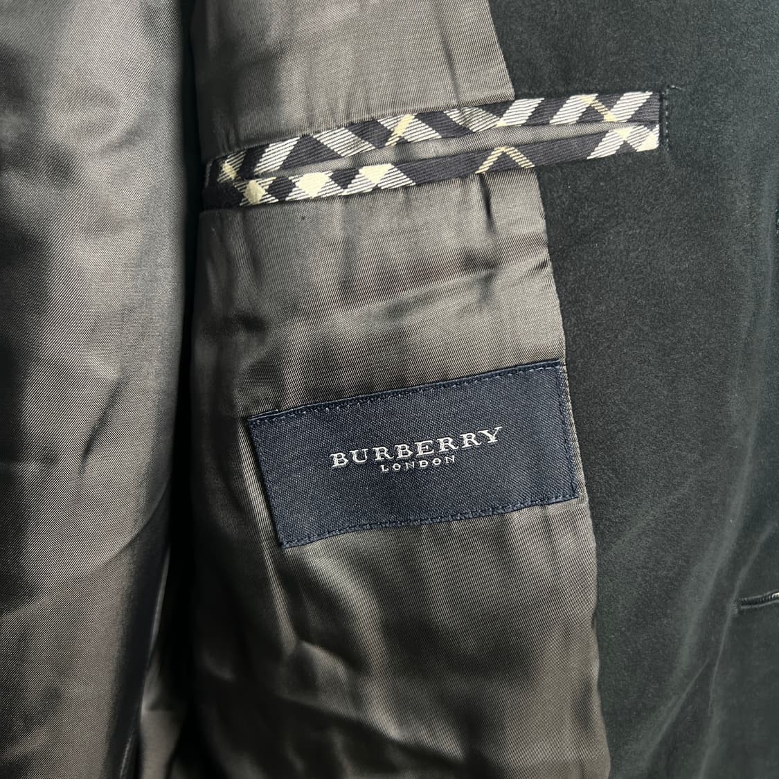 버버리 블랙 스웨이드 싱글 블레이저 상품이미지3