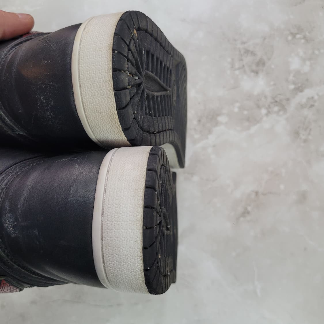 Nike 나이키 에어조던1 레트로 하이 블랙 상품이미지5