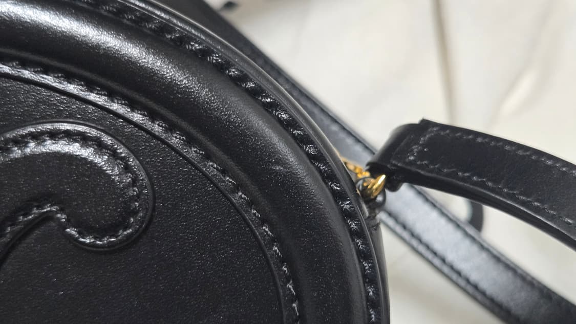 설연휴전급처가격 지나면다시가격올려요)셀린느 오벌 펄스 미니백 블랙 S급 상품이미지10