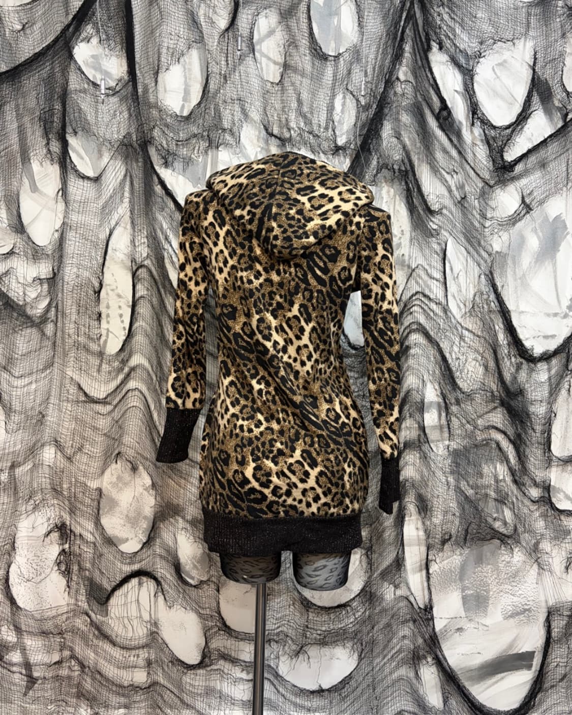 Onegyaru Leopard cubic hoodie one piece 상품이미지4