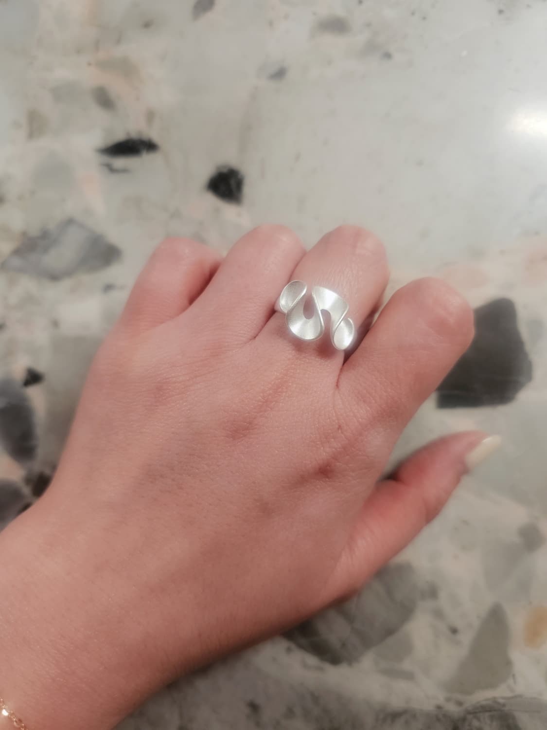 무광 실버 웨이브 오픈 링  은반지 상품이미지4