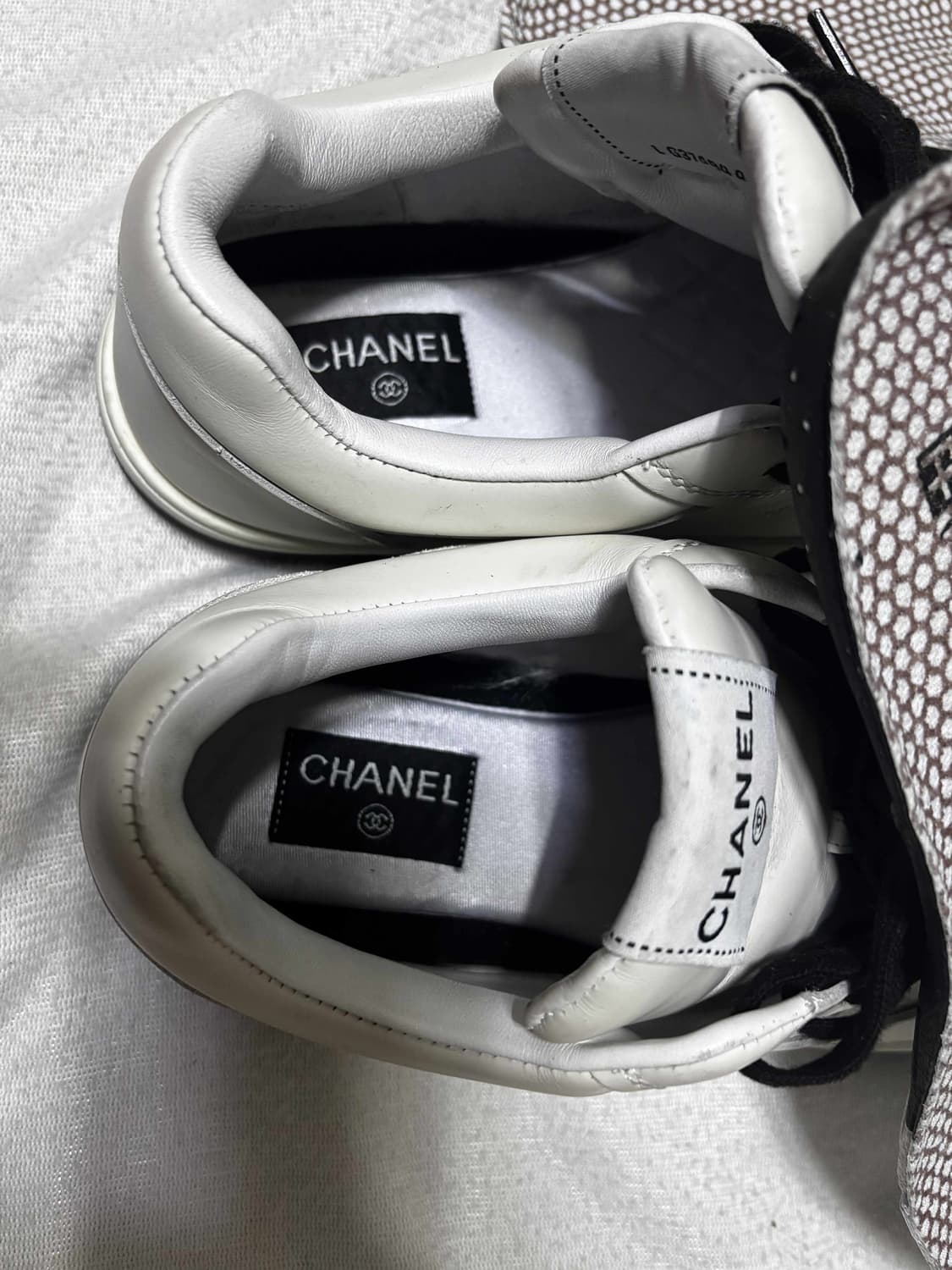 샤넬 화이트 스니커즈 42사이즈 상품이미지4