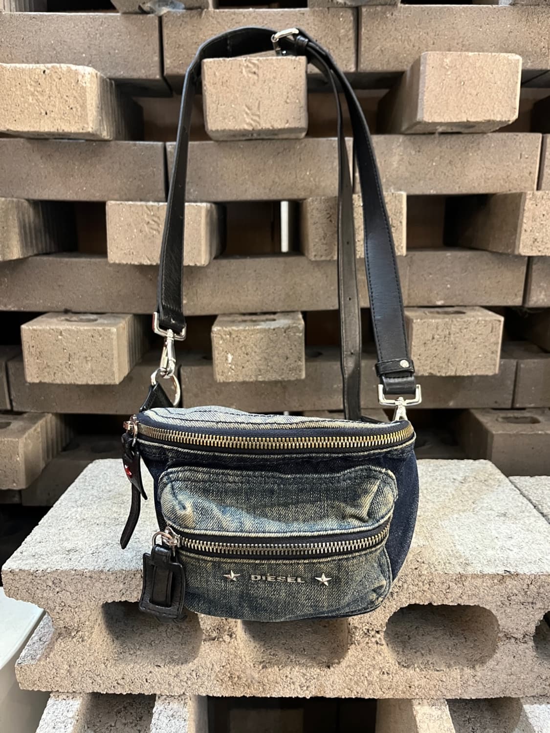 디젤 데님 크로스바디 백 상품이미지1