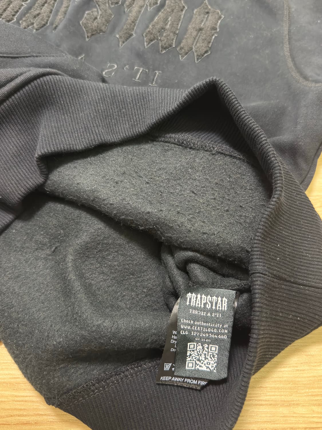 트랩스타 블랙아웃 자수 후드티 상품이미지5