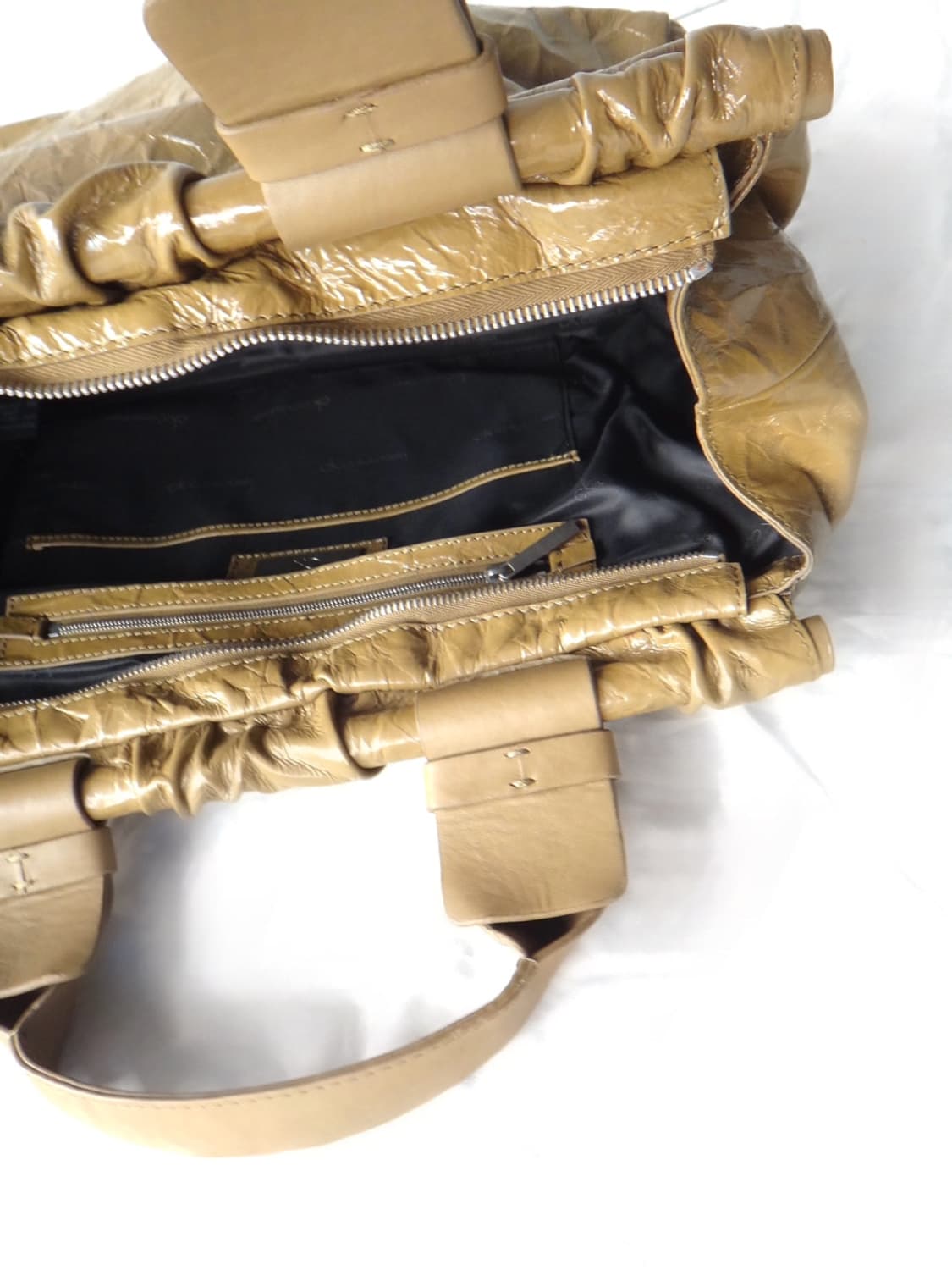 CALVIN KLEIN dumpling gloosy bag / musta 상품이미지4