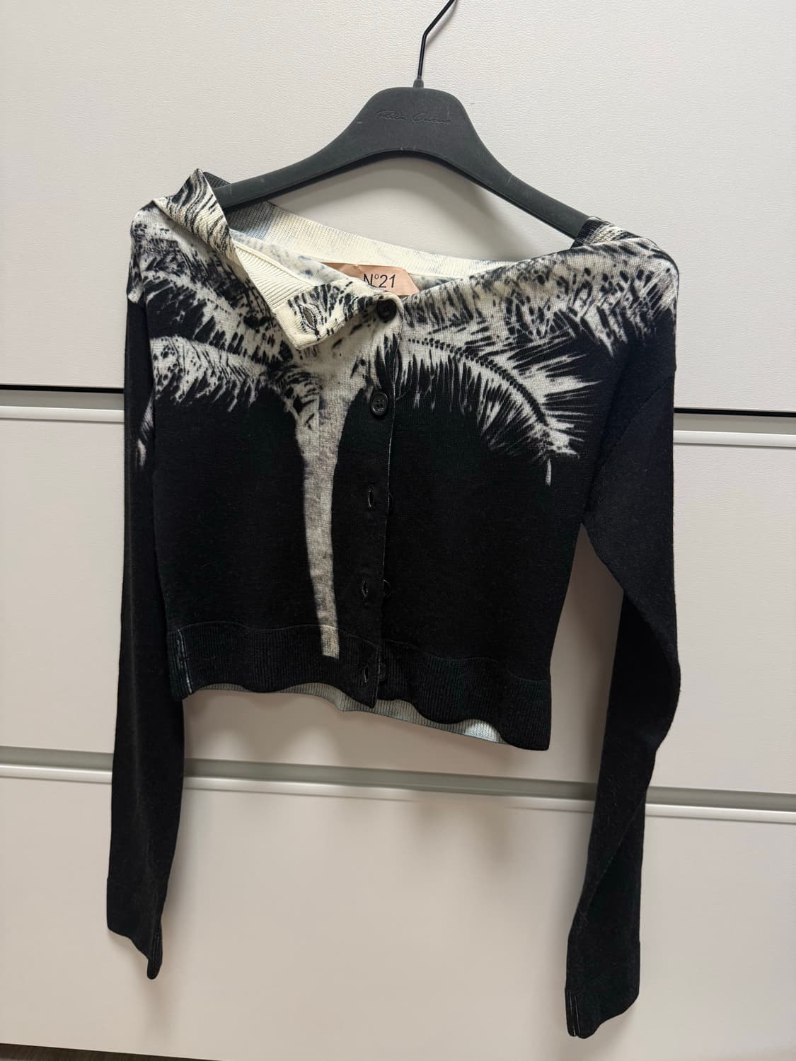 N21 오프숄더 가디건 xs 상품이미지1