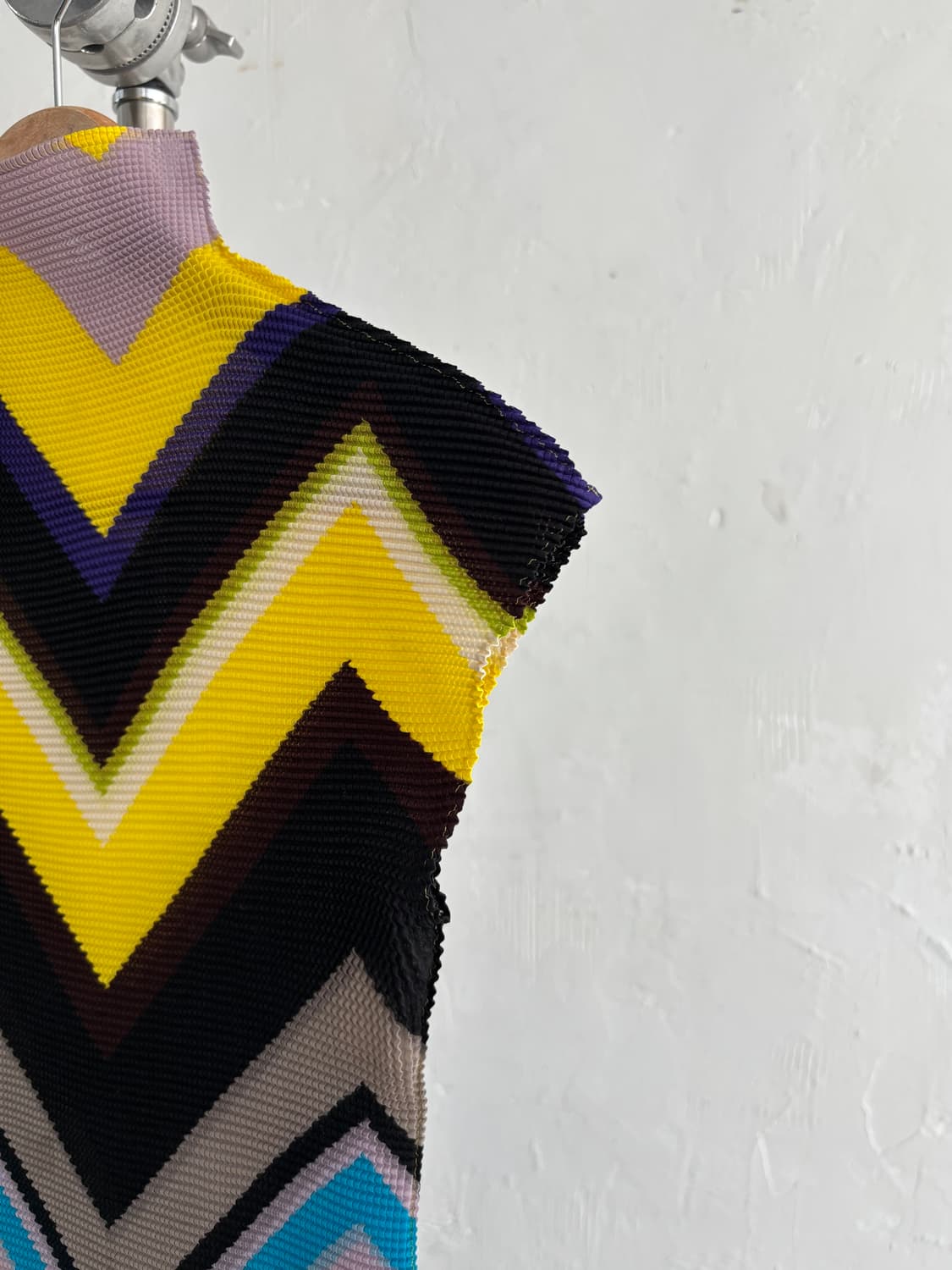 me Issey Miyake me이세이미야케 지그재그 목폴라 나시  상품이미지5