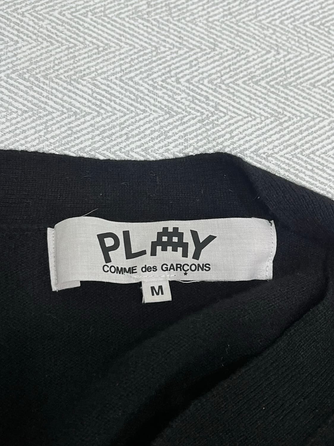 꼼데가르송 x 인베이더 픽셀 레드 와펜 가디건 M 상품이미지5