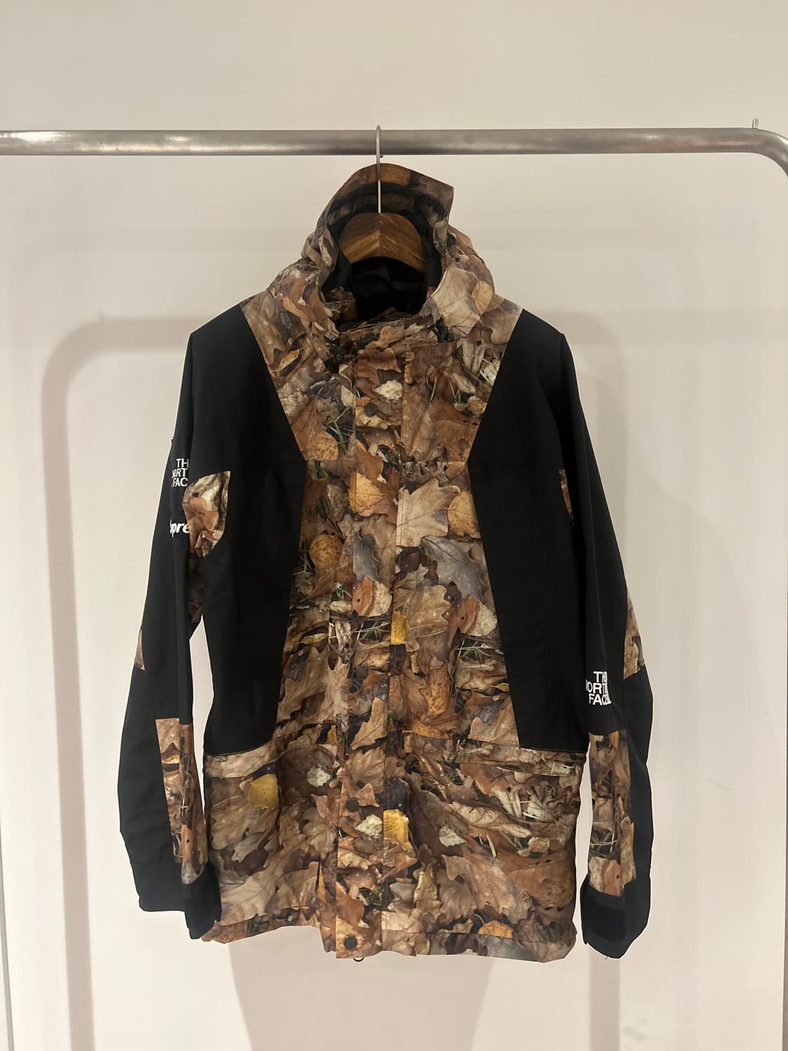 Supreme x The North Face Mountain Jacket 상품이미지1