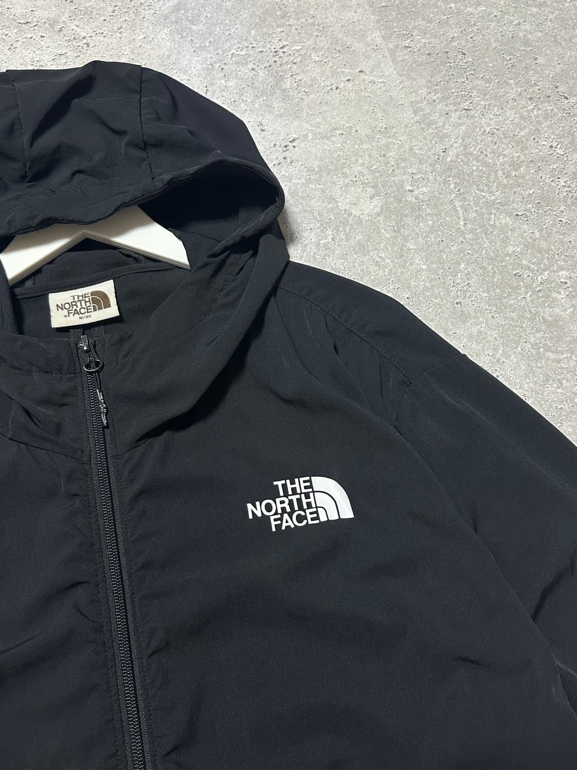 노스페이스 스몰로고 경량 블랙 바람막이 상품이미지3