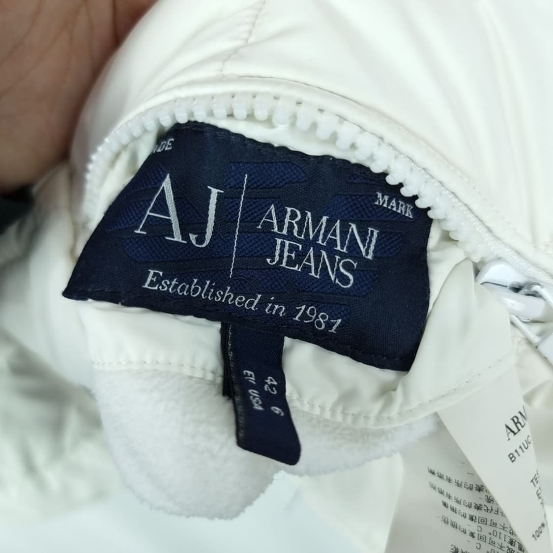 [아르마니] 리버시블 양면 화이트 숏 패딩 P01185 상품이미지9