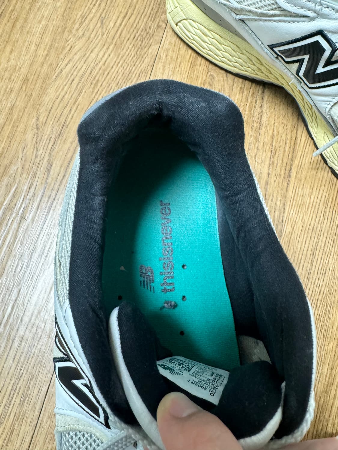 뉴발란스 x 디스이즈네버댓 2002R 화이트 285 상품이미지2