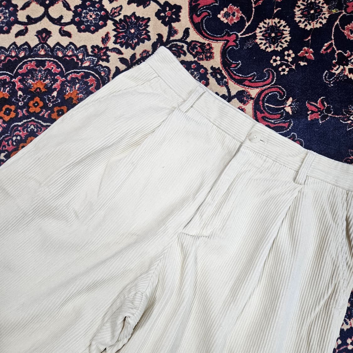 무신사스탠다드 23FW 핀턱 코듀로이 팬츠 31size 상품이미지4