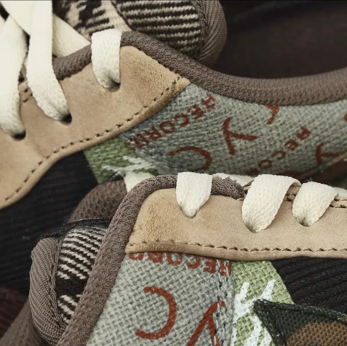 트래비스 스캇 에어포스 로우 300 상품이미지8