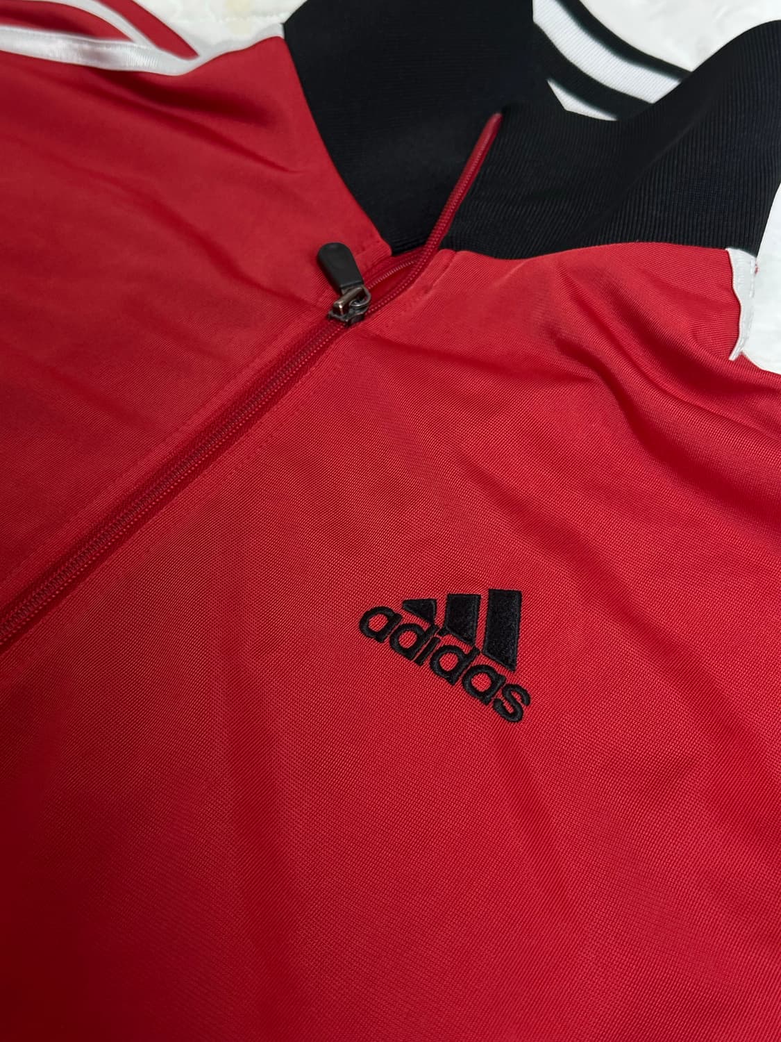 아디다스 블랙레드 삼선져지 트랙탑 라지 상품이미지4