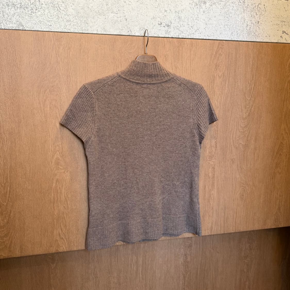 빈티지 반팔 하이넥 니트 버튼업 디테일 슬림핏 베이지 상품이미지6