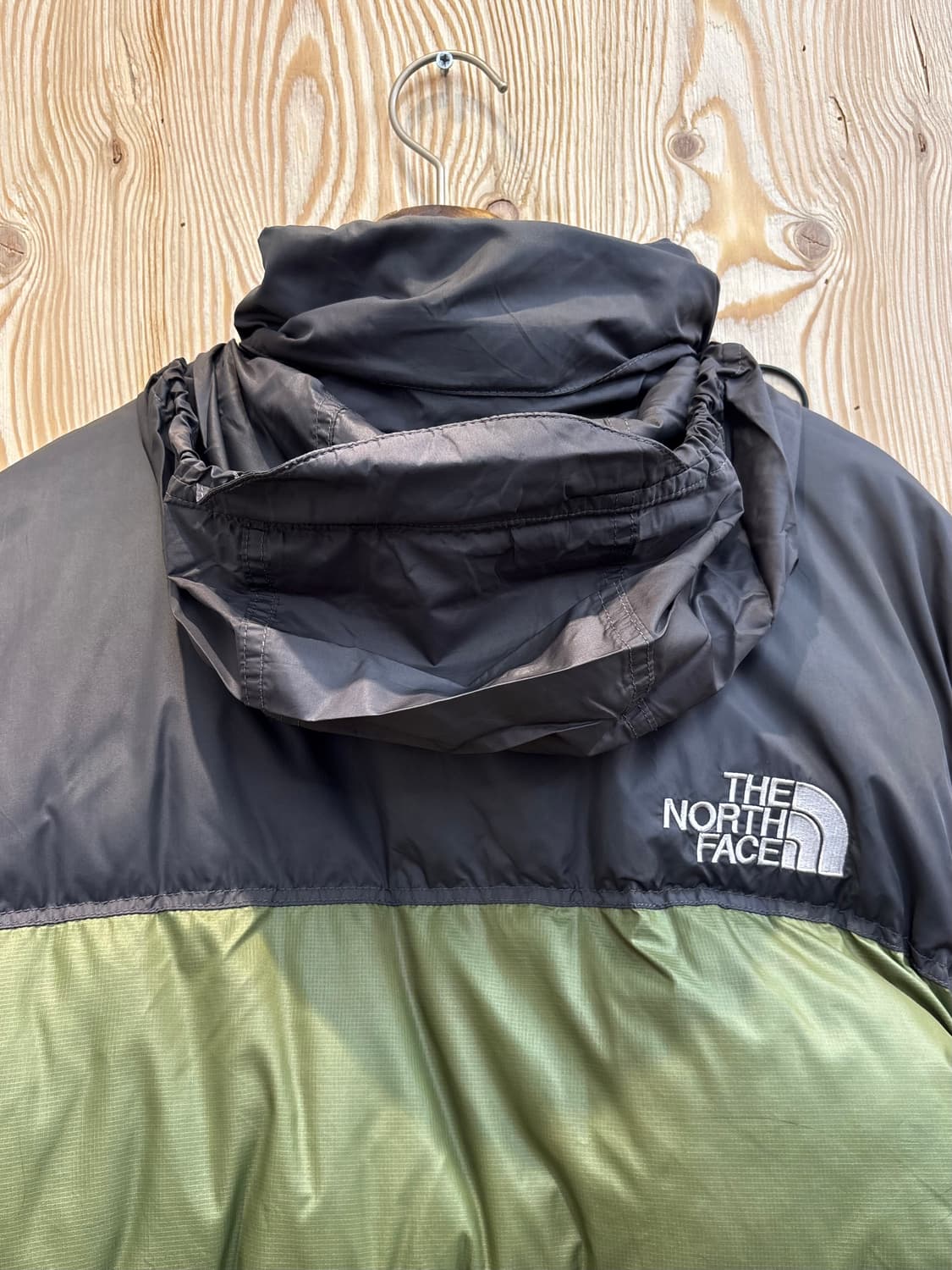 노스페이스 눕시 700 올리브 블랙 패딩 상품이미지3