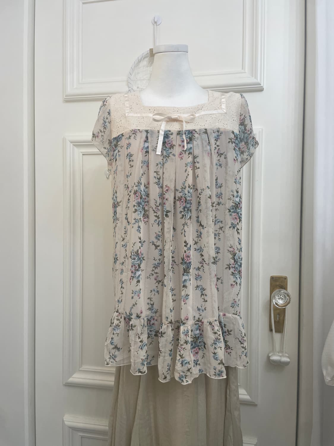 ROSA CHERI beige bow point flower blouse 상품이미지1