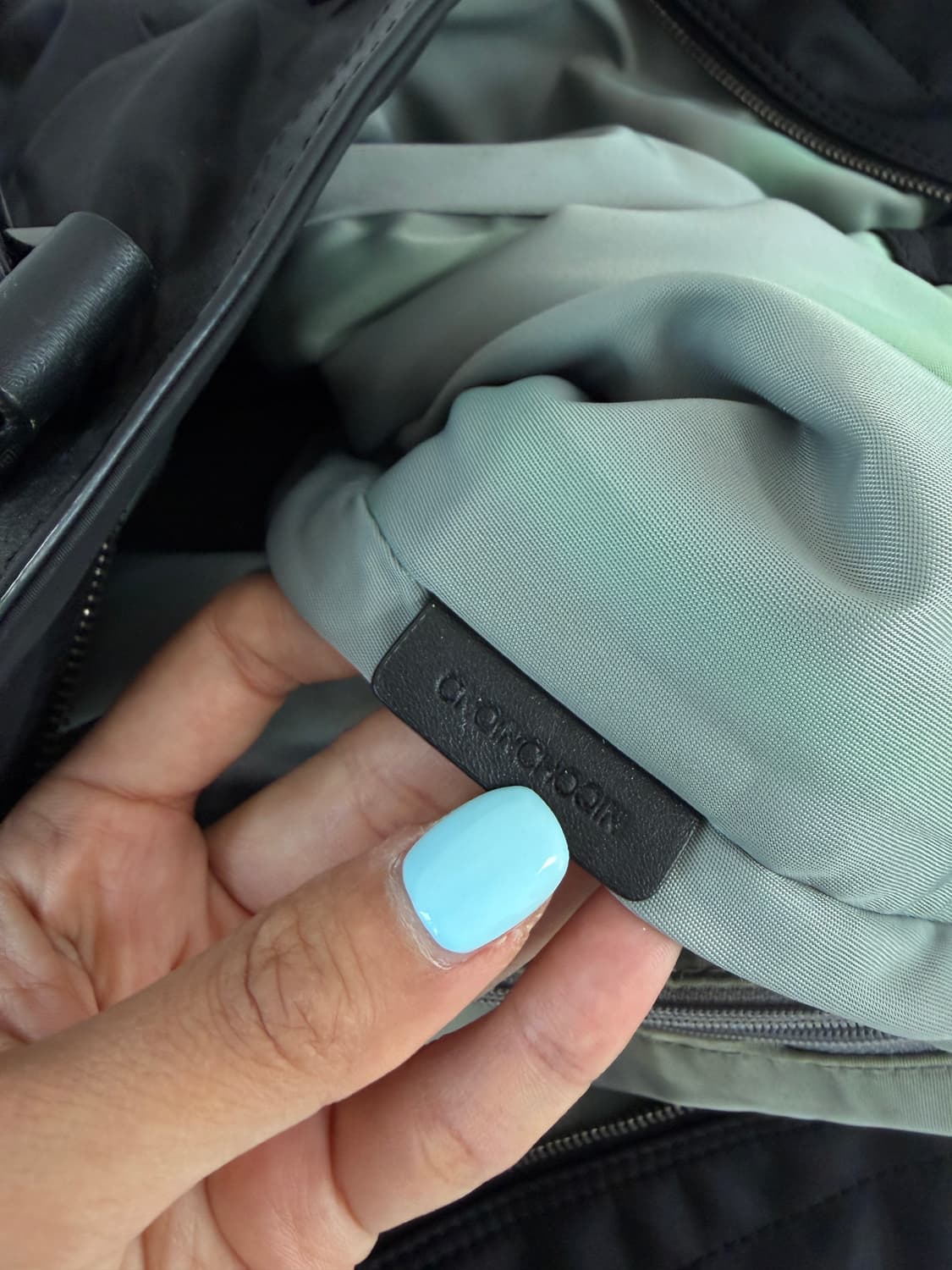 버버리 나일론 백 블랙 상품이미지9