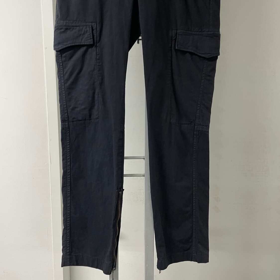 버버리 카고 팬츠 네이비 6(W) 상품이미지3