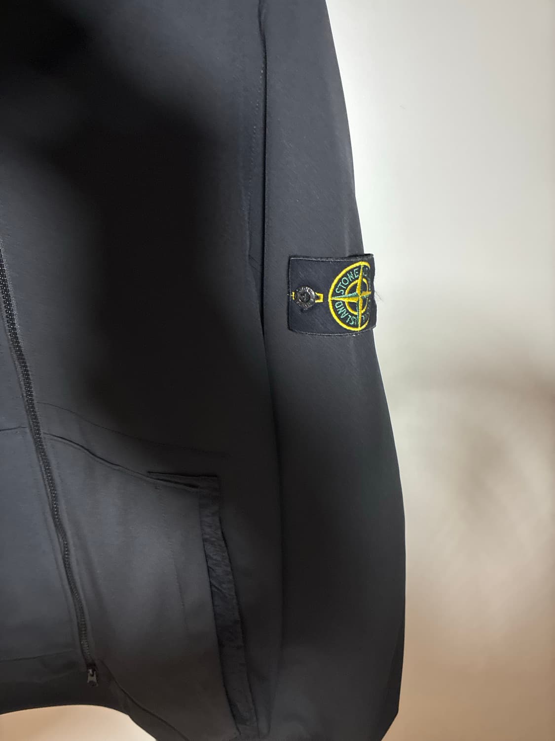 스톤아일랜드 소프트쉘 22fw s사이즈 상품이미지4