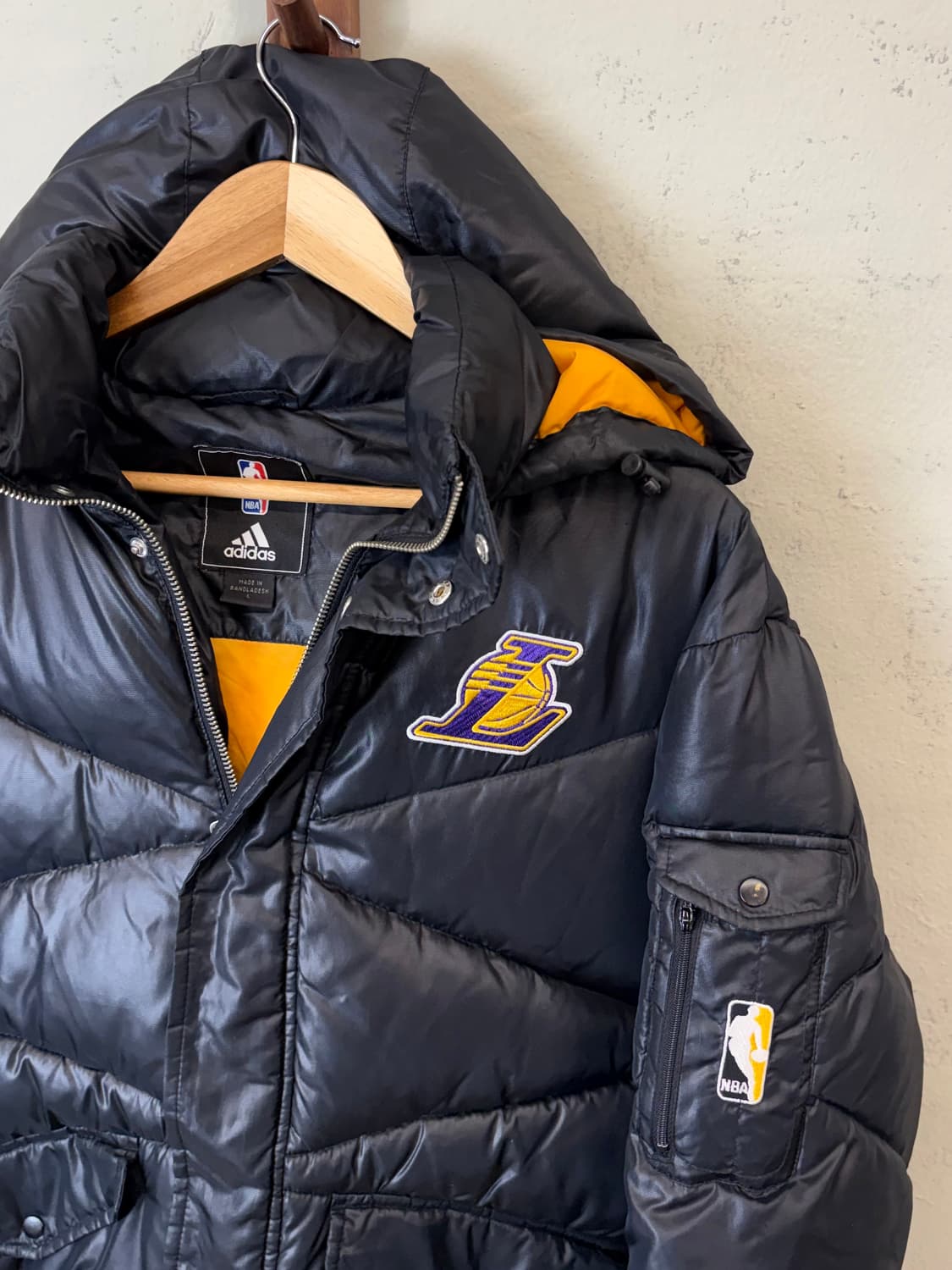 아디다스 NBA 올드스쿨 레이커즈 후드 숏패딩 블랙 상품이미지6