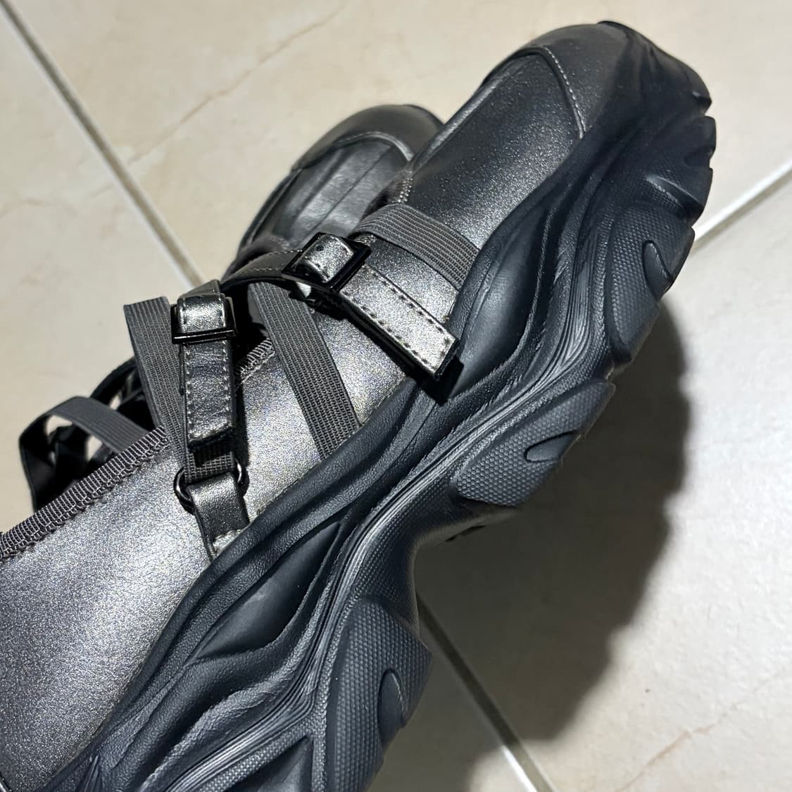 [벨라] 멀티 스트랩 플랫폼 스니커즈 실버 (250) 상품이미지4