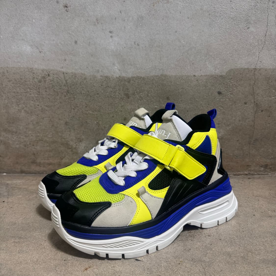 준지 19fw 청키 레더 스트랩 스니커즈 255 상품이미지1