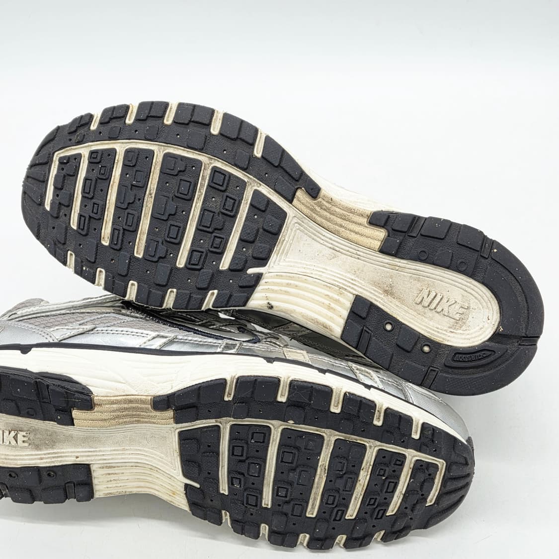  나이키 P-6000 메탈릭 실버 (265) 상품이미지3