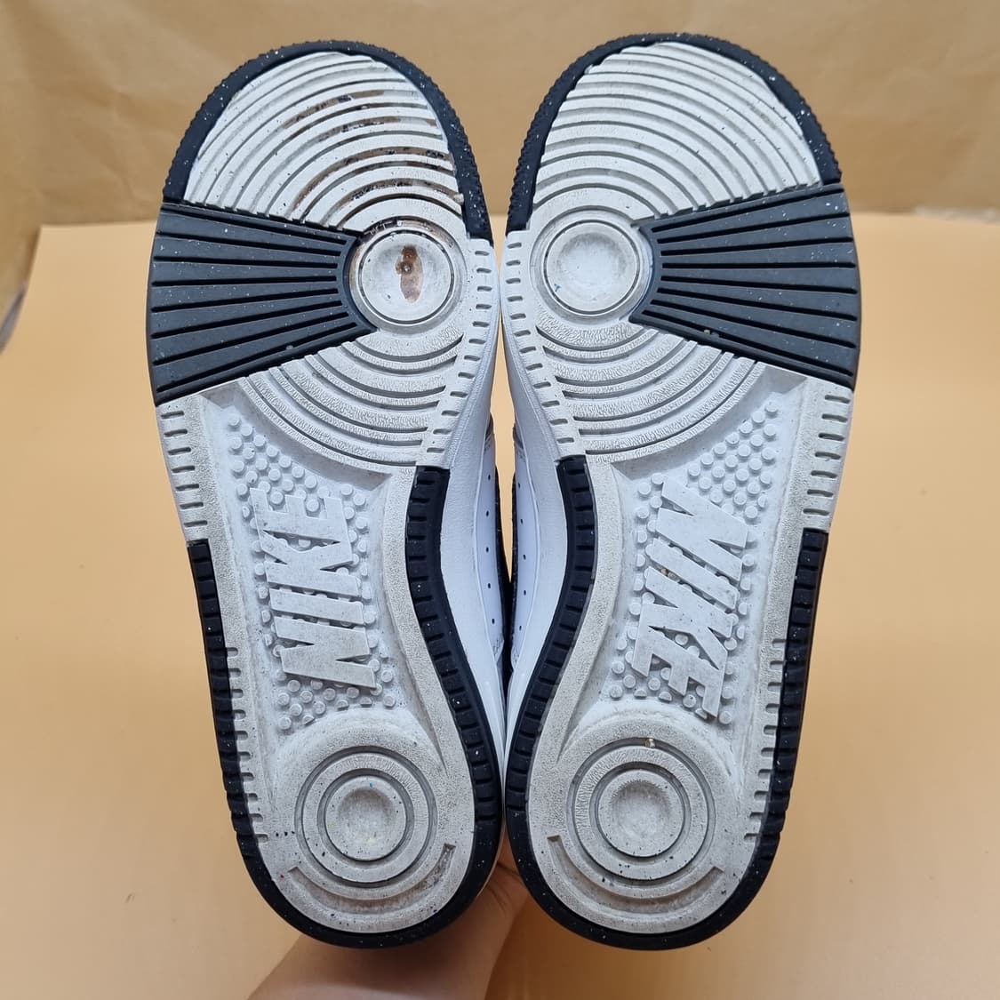 나이키 감마포스 흰검 여성운동화230  상품이미지3