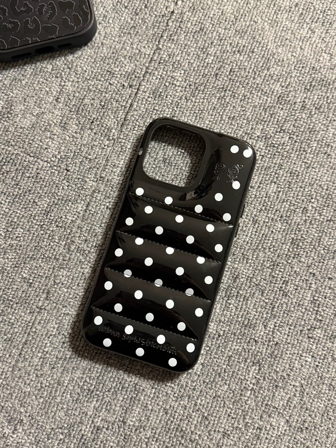 어반소피스티케이션 아이폰 15 pro max 케이스 상품이미지1