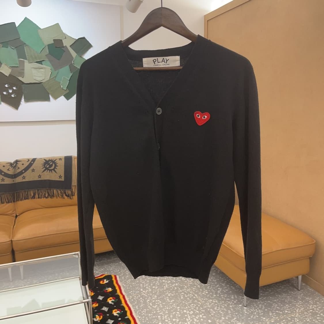 꼼데가르송 베이직 모던 하트 와펜 가디건 L C06557 상품이미지3