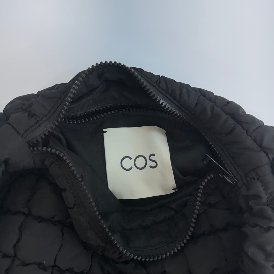 Cos 코스 퀼티드 메신저 백 블랙  상품이미지4