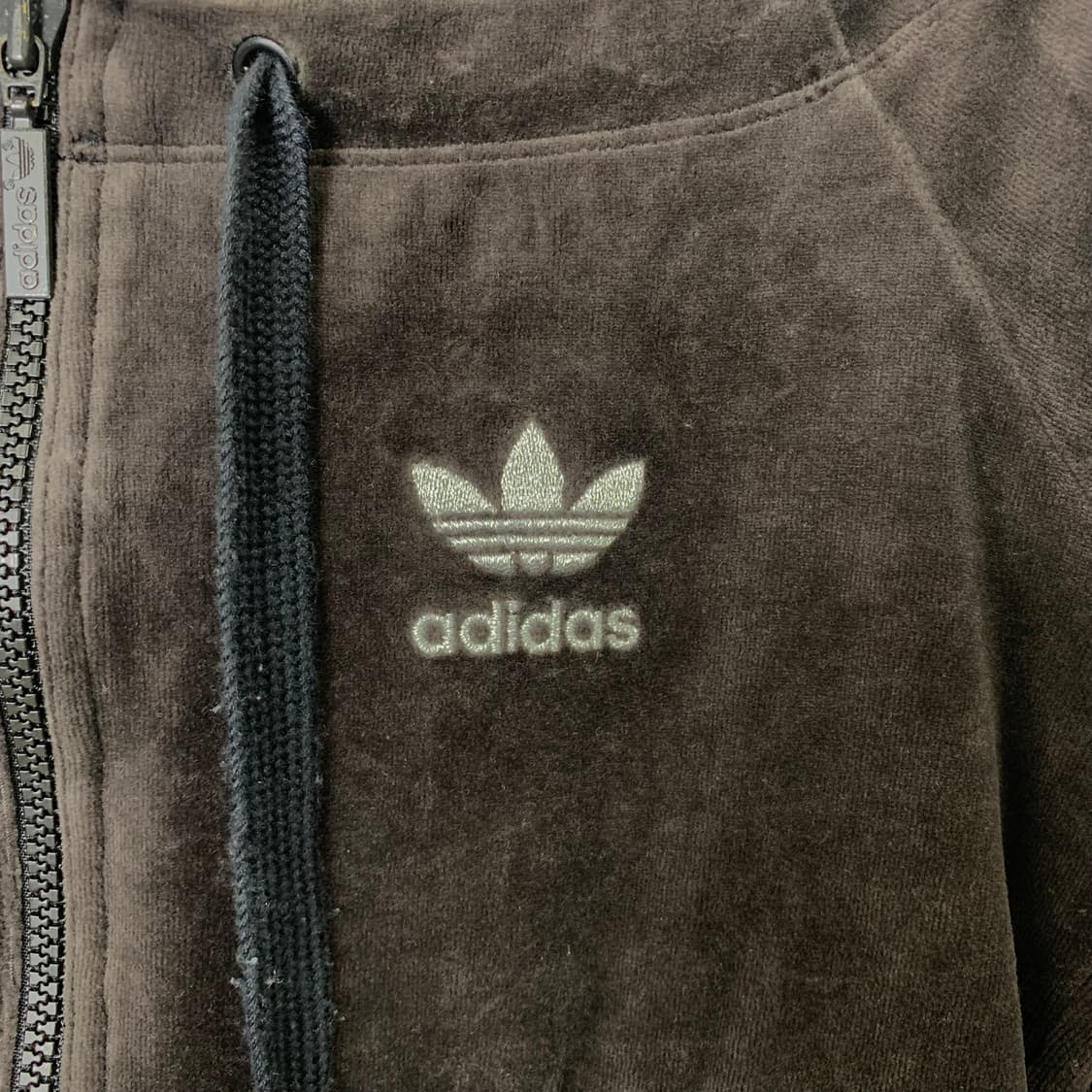 아디다스 대장급 벨벳 브라운 후드 집업 상품이미지4