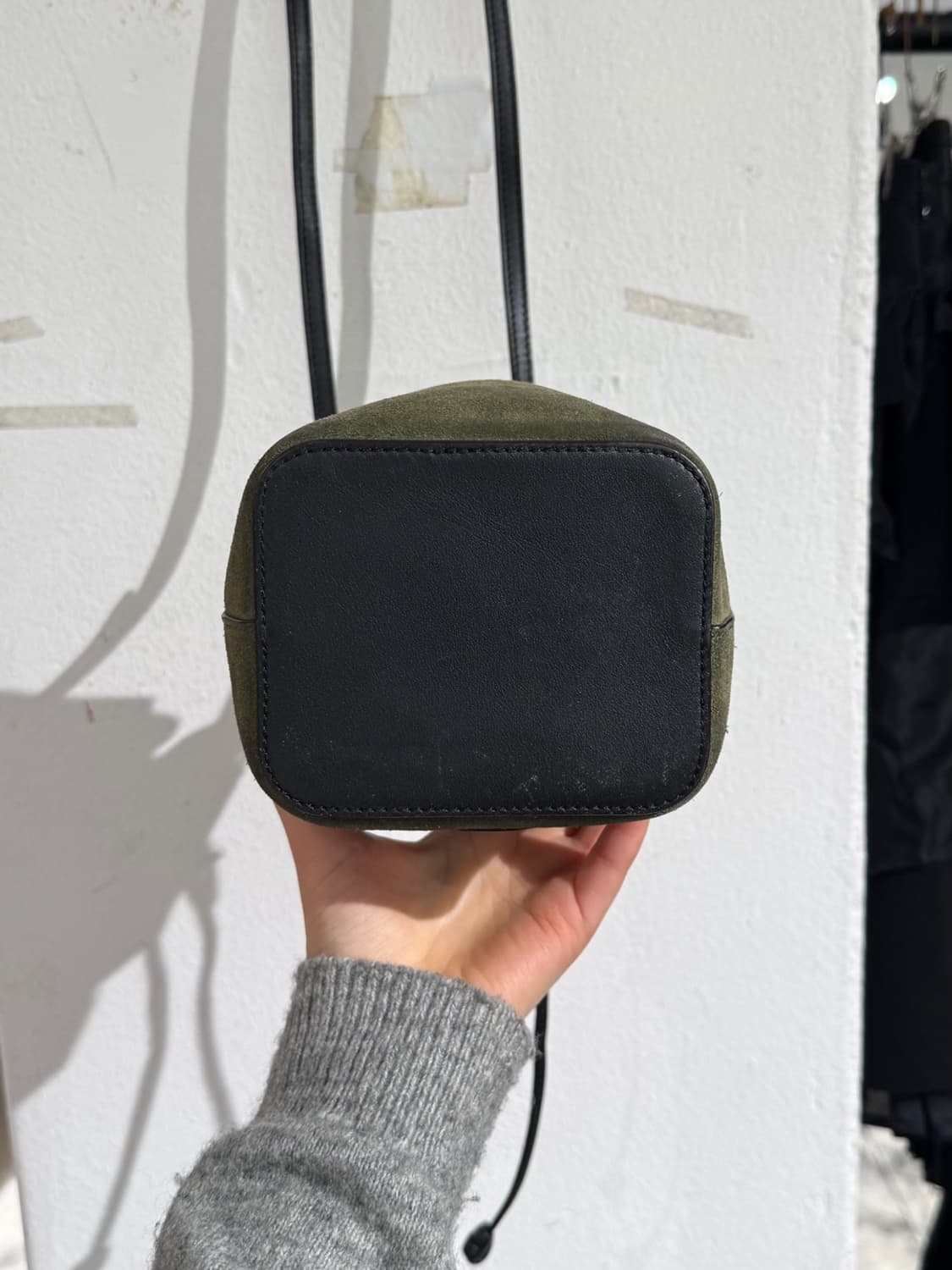 펜디 카키 몬트레조 미니 스웨이드 버킷백 상품이미지6