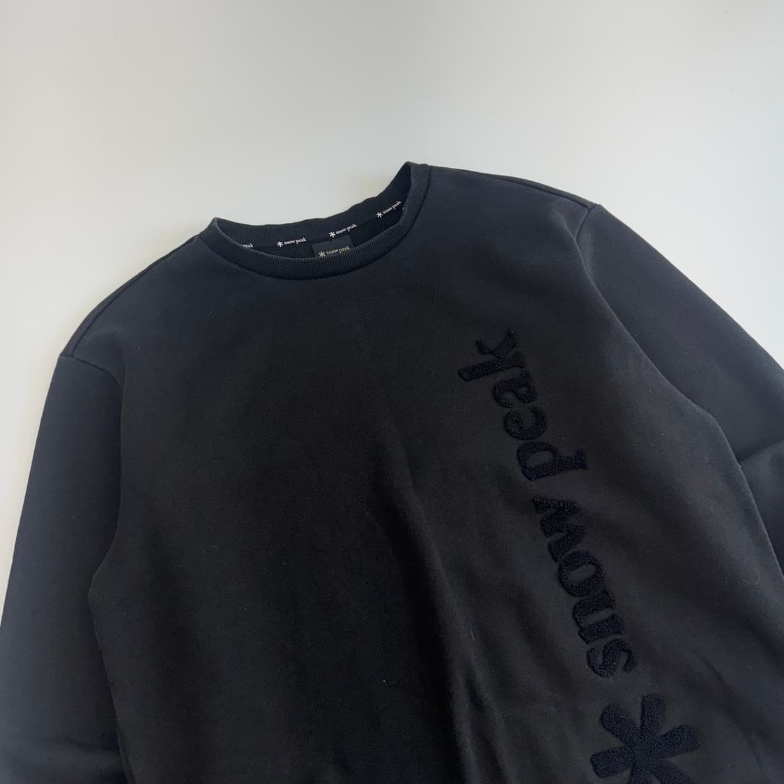 Snow peak 스노우피크 스펠아웃로고 블랙 맨투맨  상품이미지4