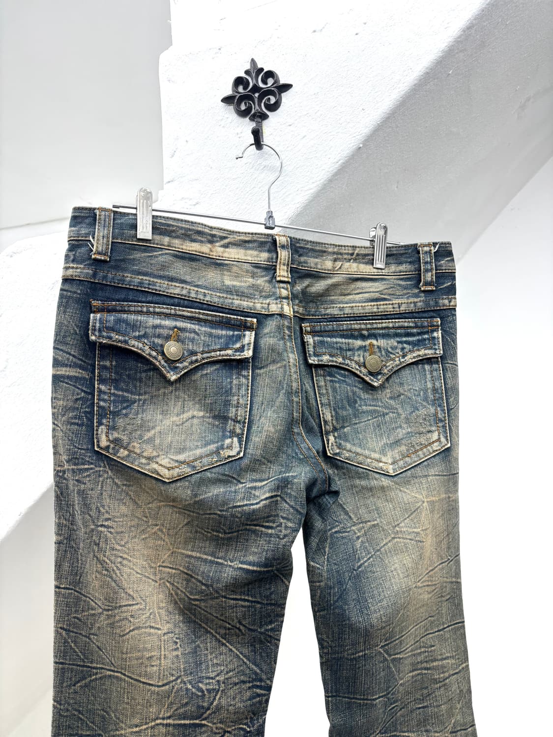Sand washed scratch flared denim   상품이미지5