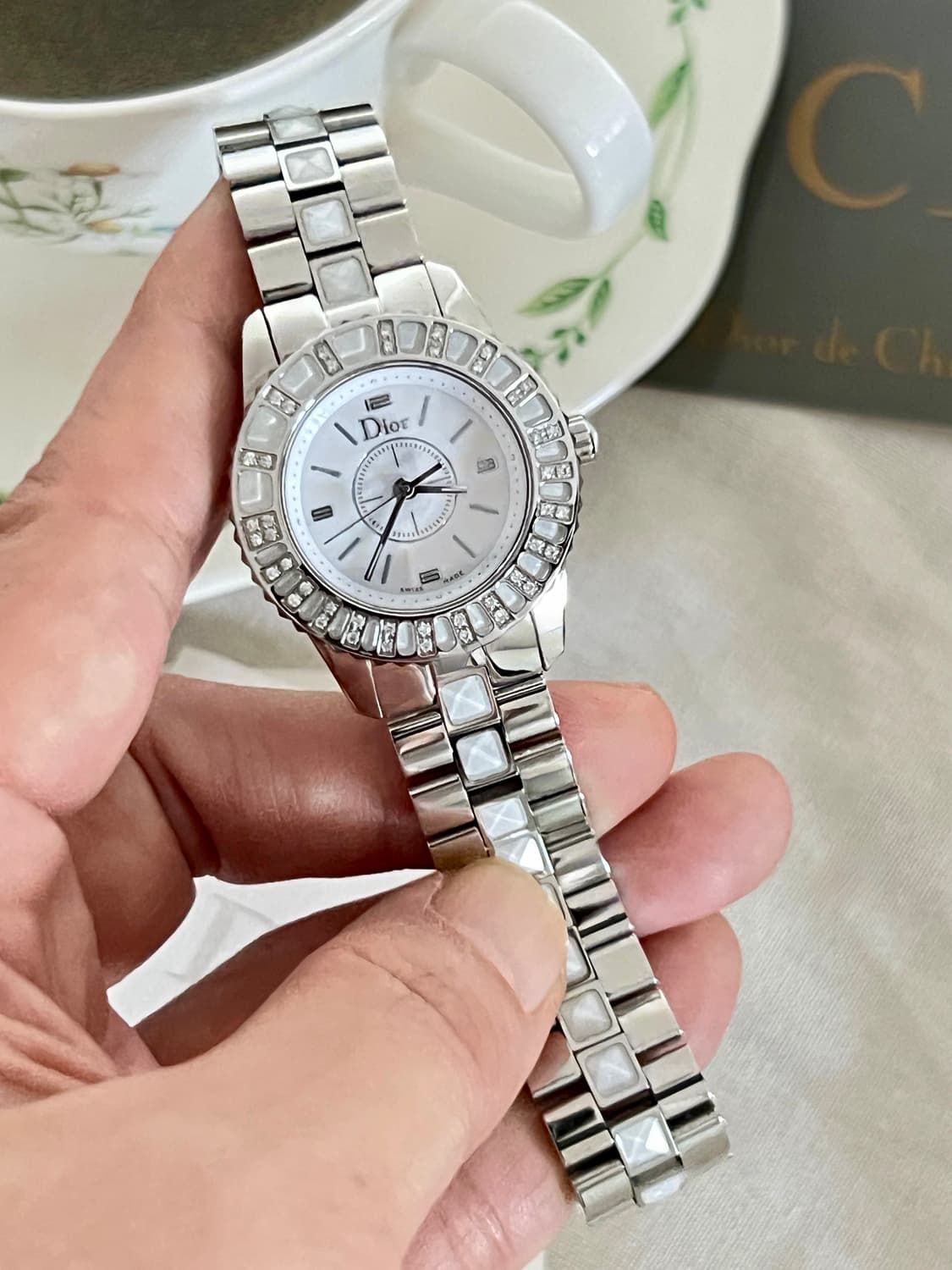 디올 화이트 크리스탈 다이아 베젤 시계  / 정품감정 . 케어 상품이미지9
