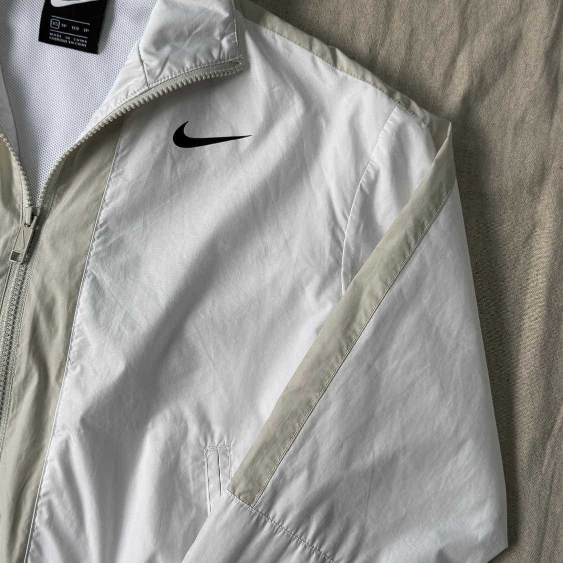 나이키 우먼 백로고 화이트 크롭 바람막이 XS 상품이미지2