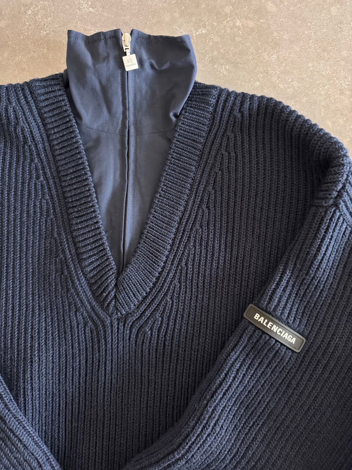 발렌시아가 니트집업 xs 상품이미지2