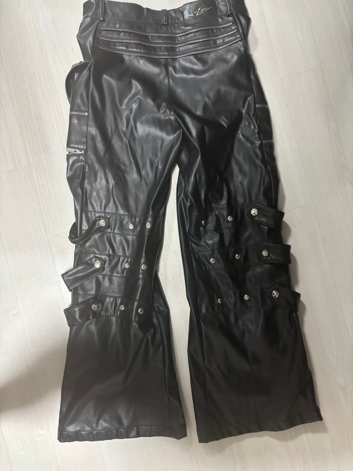 Y2K 스트릿 레더 팬츠 / 와이드 실루엣 상품이미지3