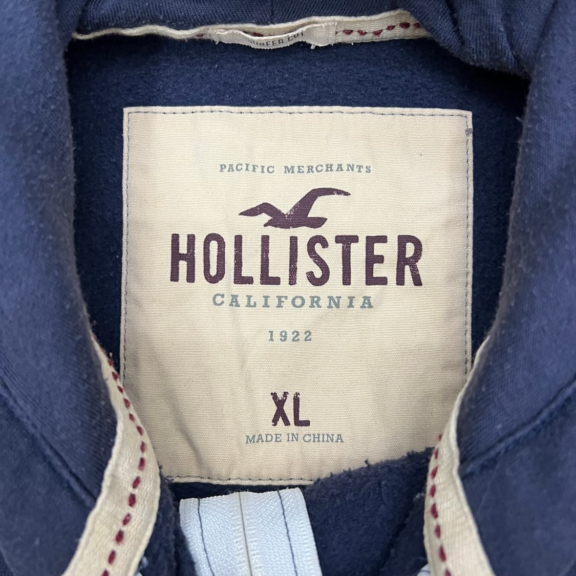 착샷O 홀리스터 네이비 암레터링 후드집업 상품이미지2