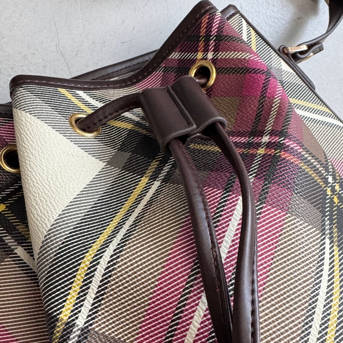 비비안웨스트우드 체크 버킷 숄더백 상품이미지4