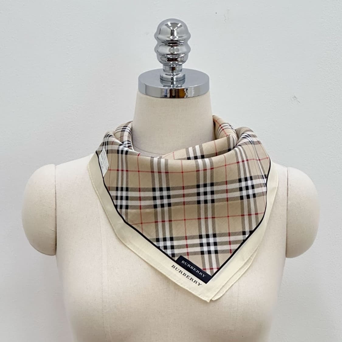 (새상품) burberry/ 버버리 쁘띠스카프 손수건 상품이미지8